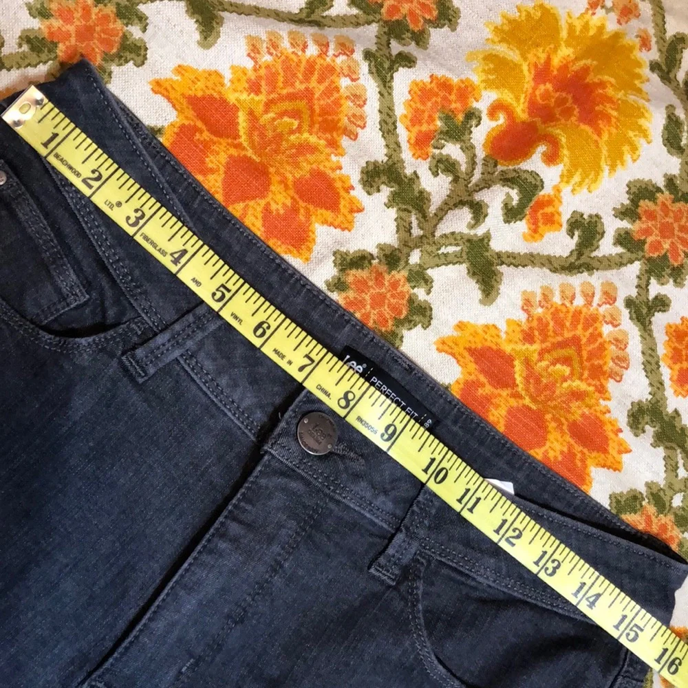 Lee Perfect Fit Gray Jean size 10M